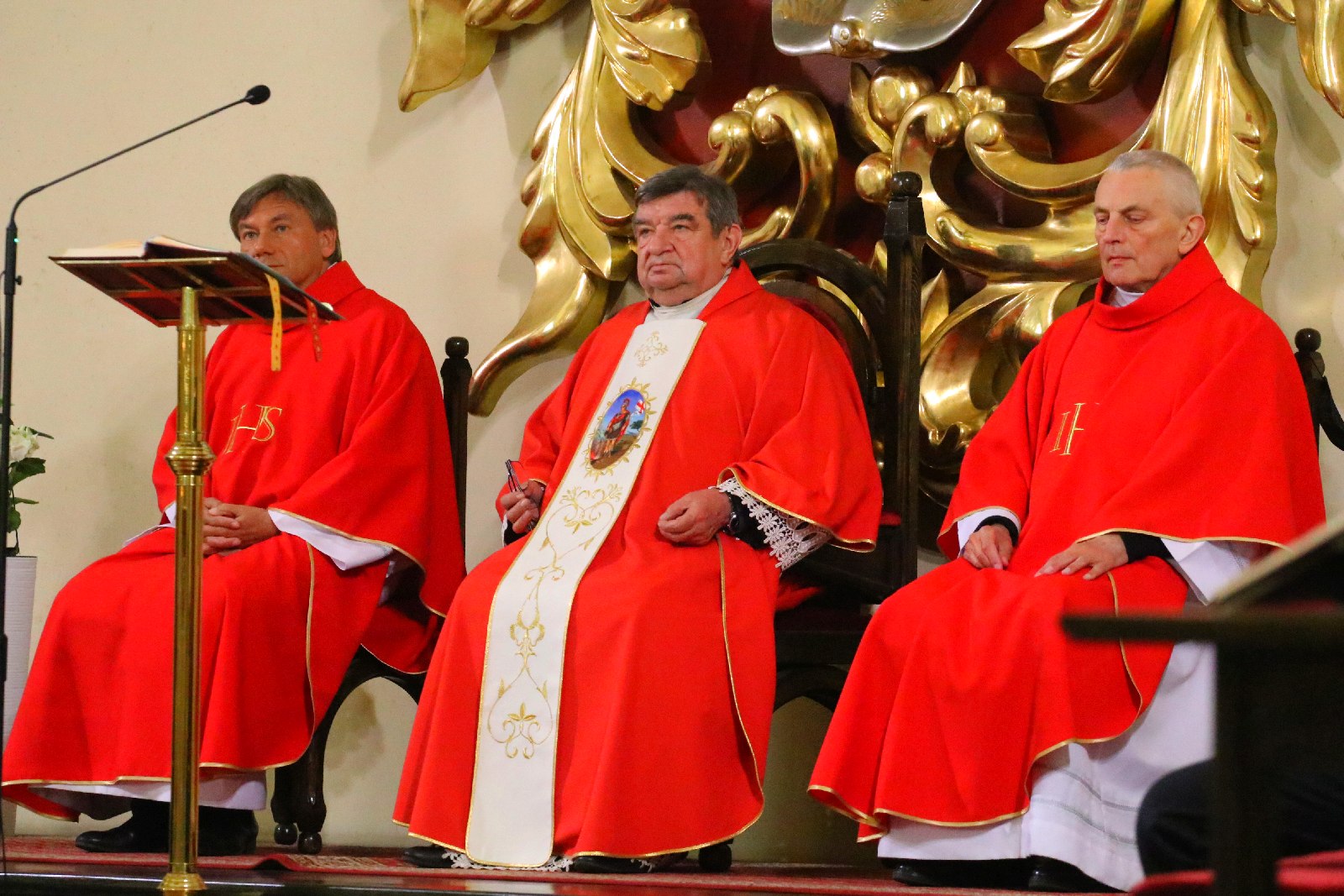 Uroczysta msza z okazji Dnia Strażaka w kościele na Piekarach