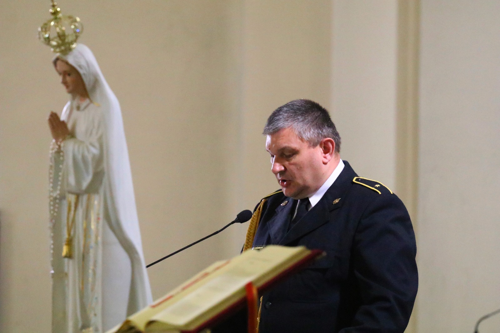 Uroczysta msza z okazji Dnia Strażaka w kościele na Piekarach
