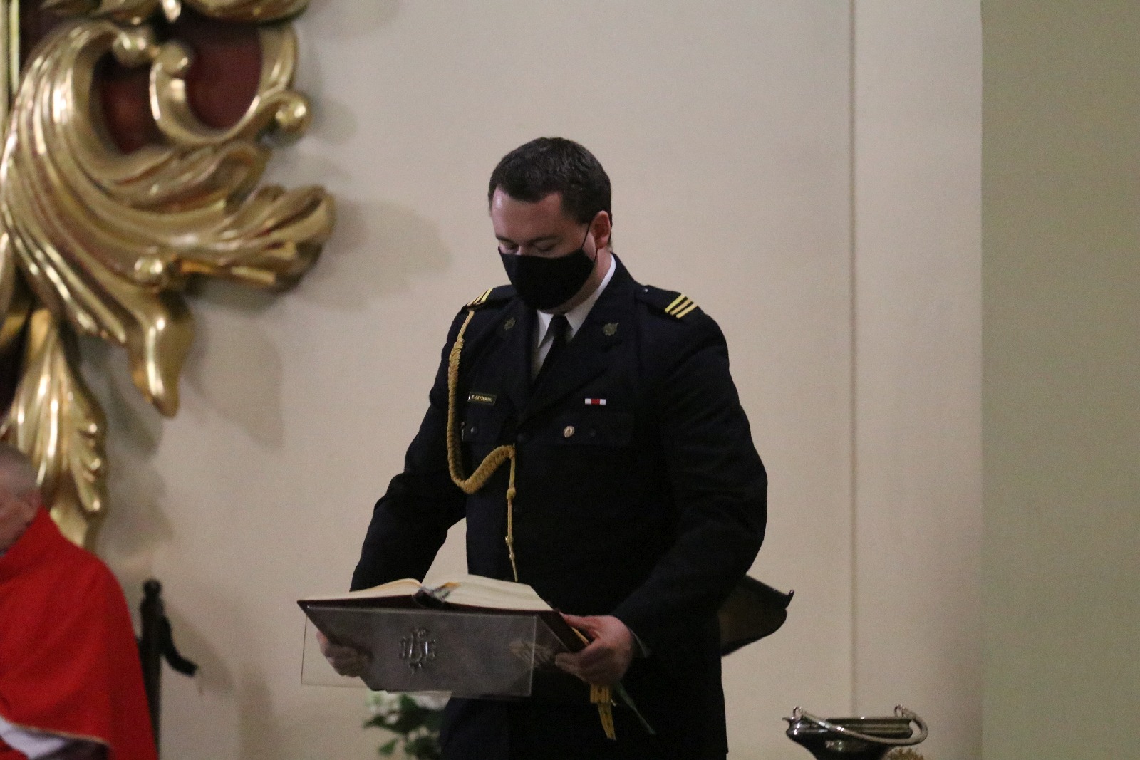 Uroczysta msza z okazji Dnia Strażaka w kościele na Piekarach