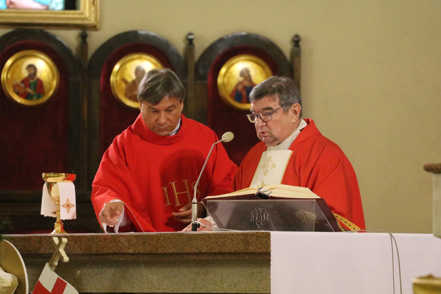 Uroczysta msza z okazji Dnia Strażaka w kościele na Piekarach