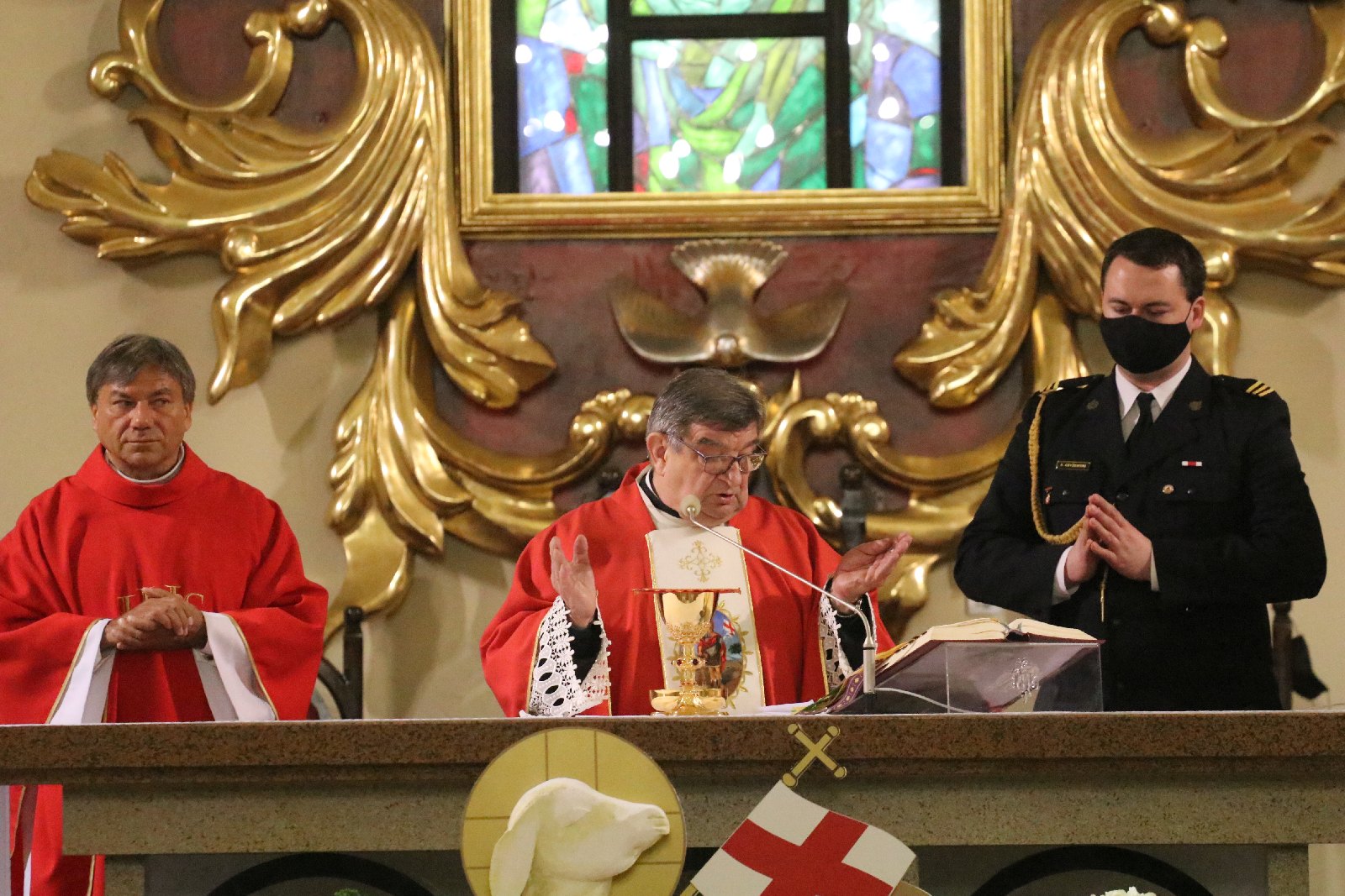 Uroczysta msza z okazji Dnia Strażaka w kościele na Piekarach