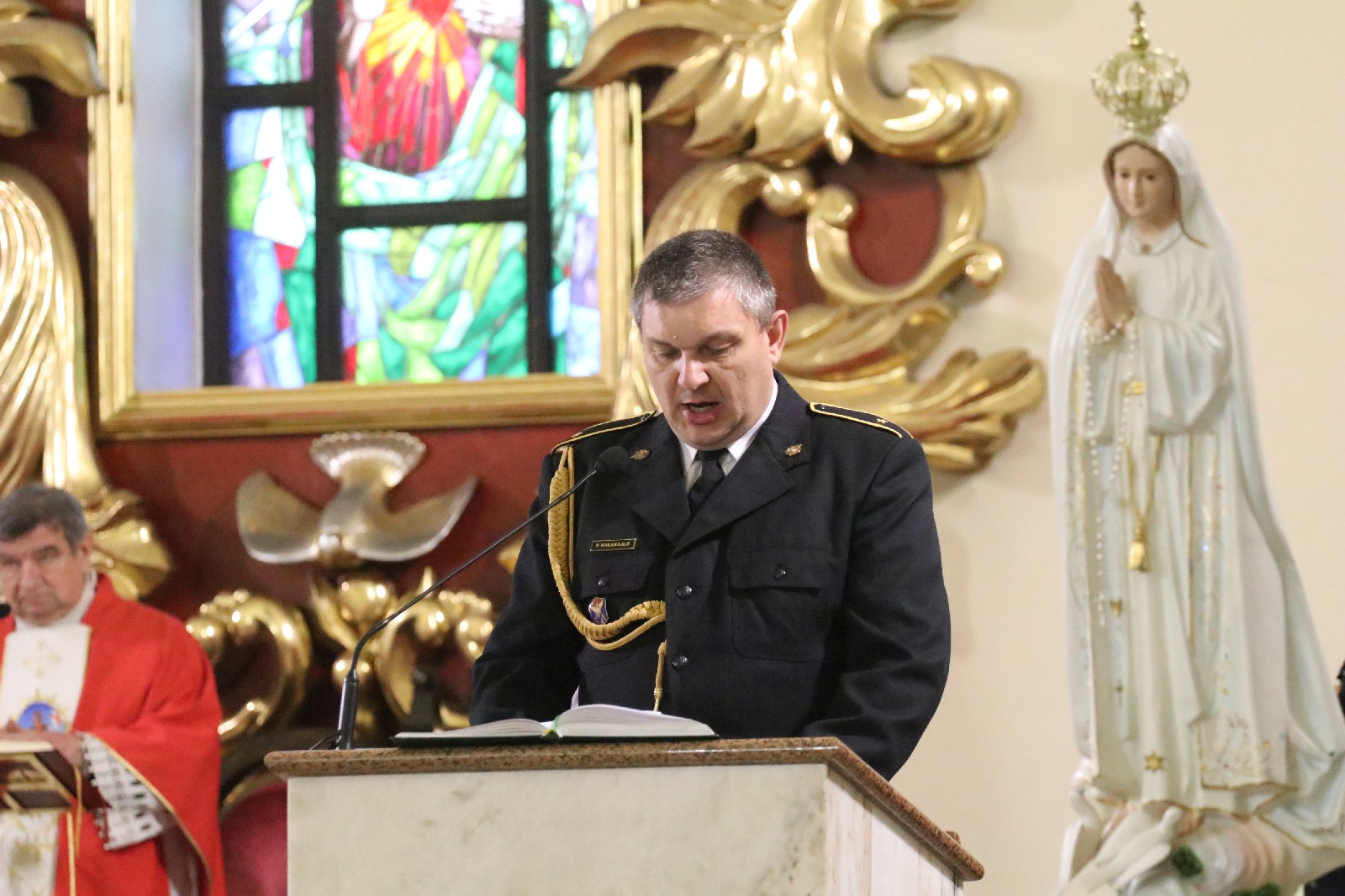 Uroczysta msza z okazji Dnia Strażaka w kościele na Piekarach