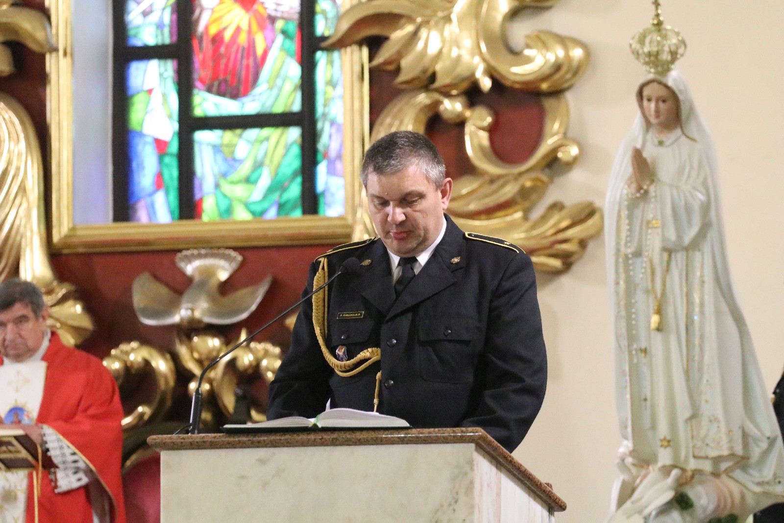 Uroczysta msza z okazji Dnia Strażaka w kościele na Piekarach