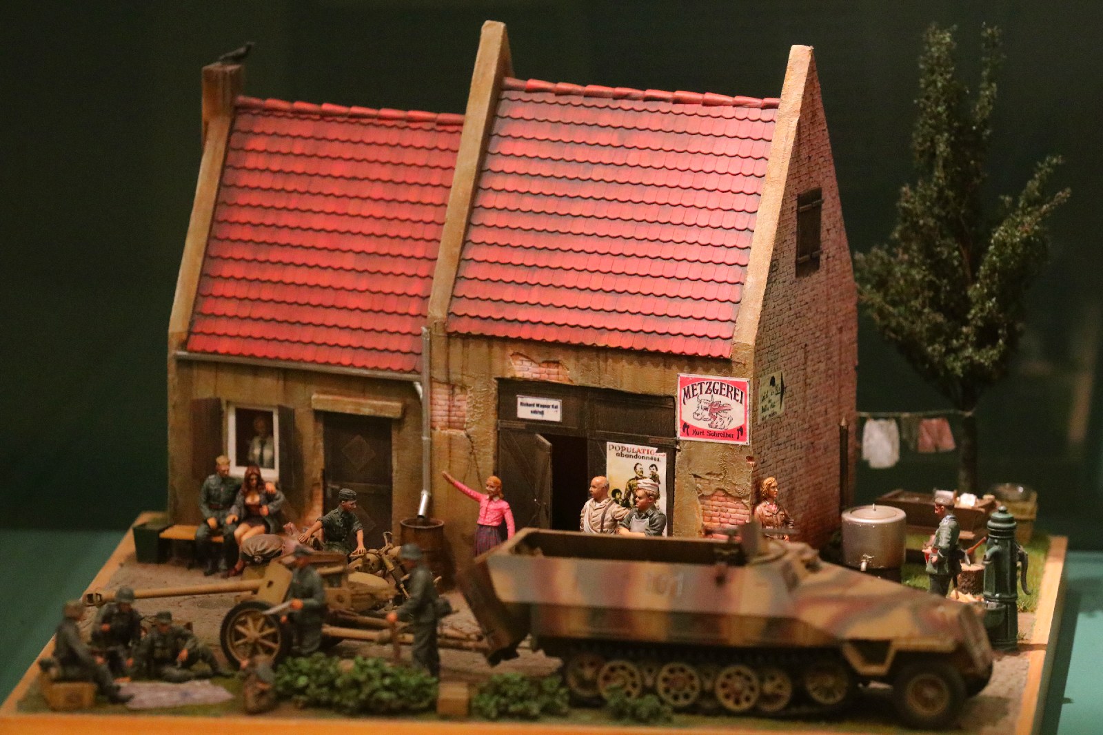 Pojazdy i broń pancerna XX wieku w miniaturze
