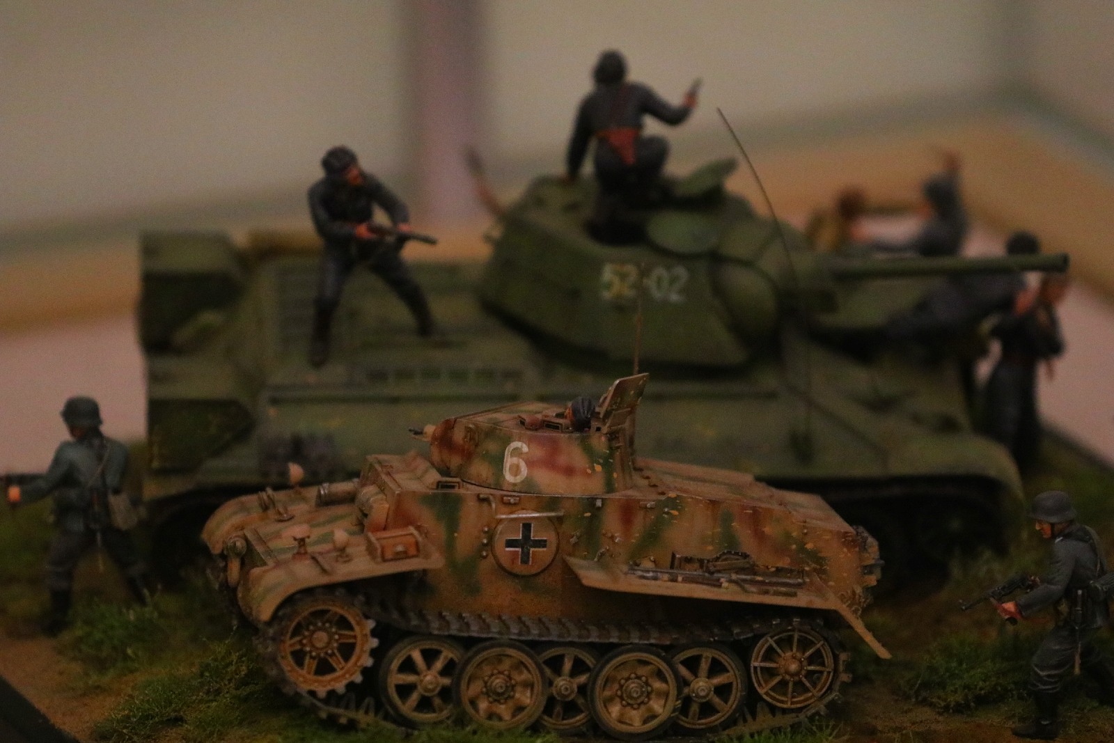 Pojazdy i broń pancerna XX wieku w miniaturze