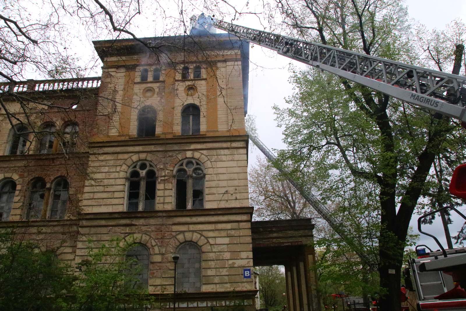 Pożar zabytkowego budynku, w którym był radziecki szpital