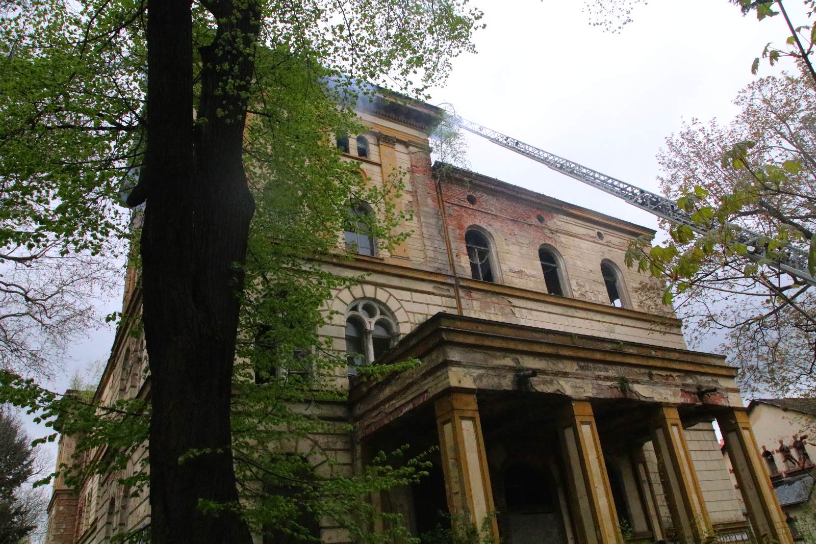 Pożar zabytkowego budynku, w którym był radziecki szpital