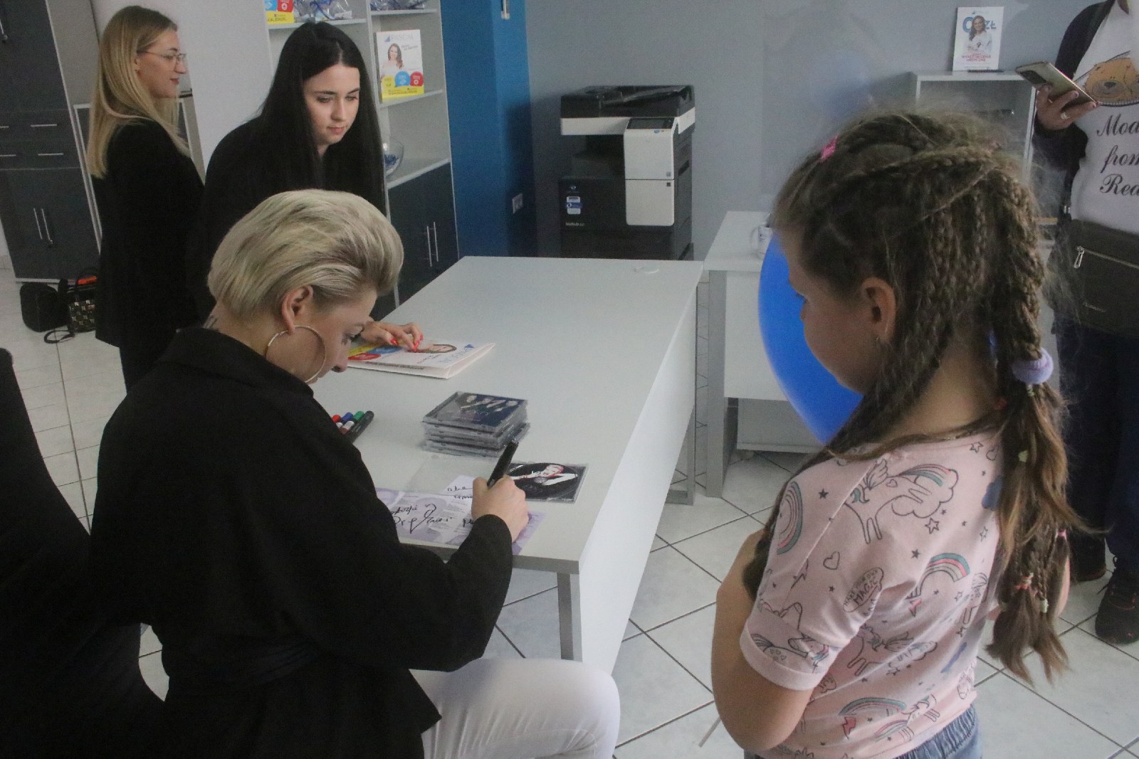 Wokalistka zespołu „Piękni i Młodzi” gościła w Legnicy