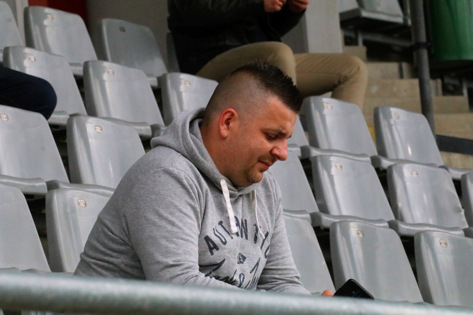 Kibice wrócili na trybuny stadionu Miedzi Legnica
