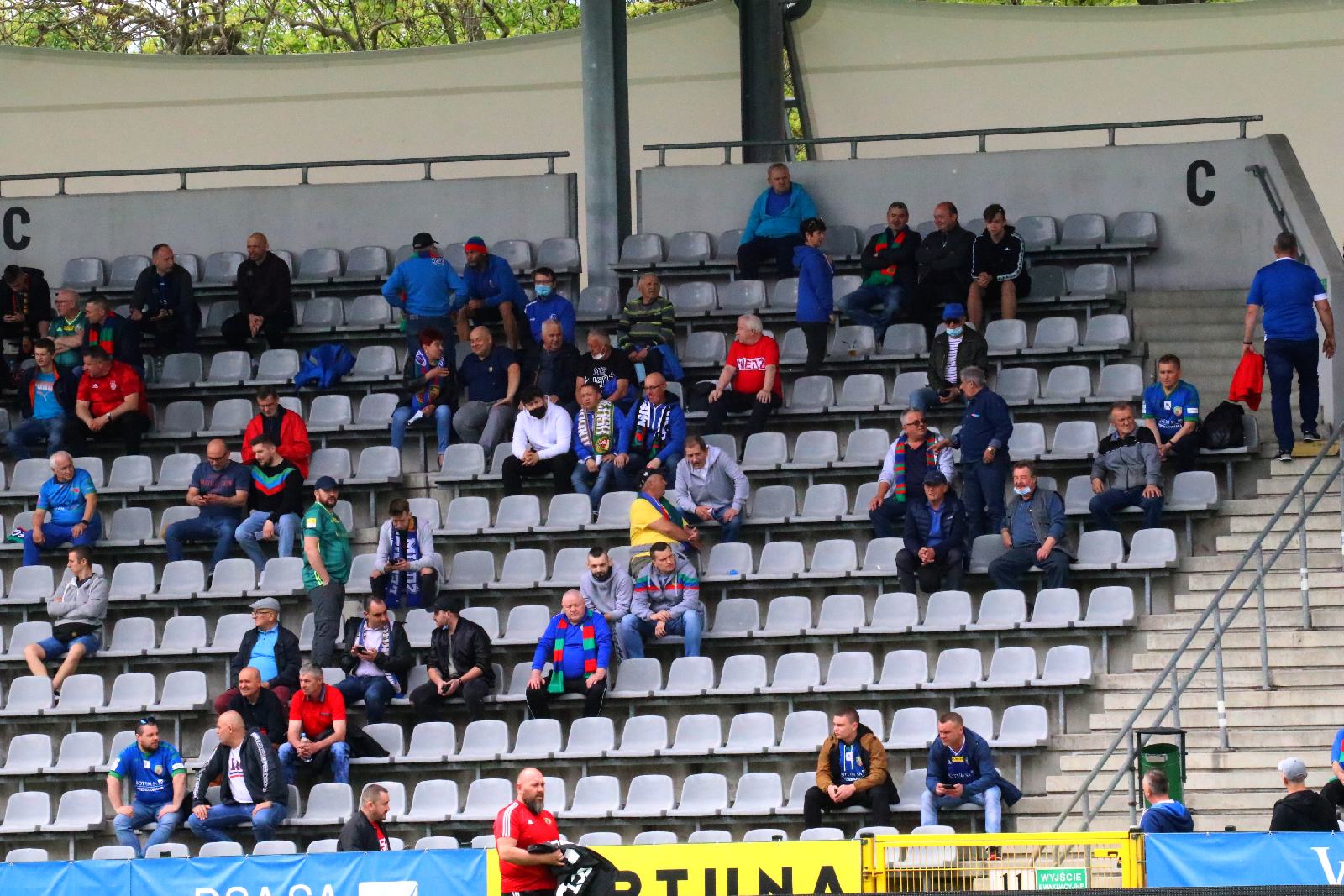 Kibice wrócili na trybuny stadionu Miedzi Legnica