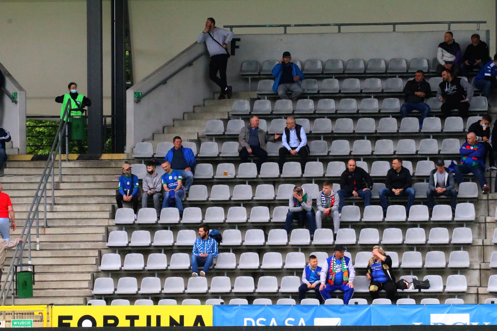 Kibice wrócili na trybuny stadionu Miedzi Legnica