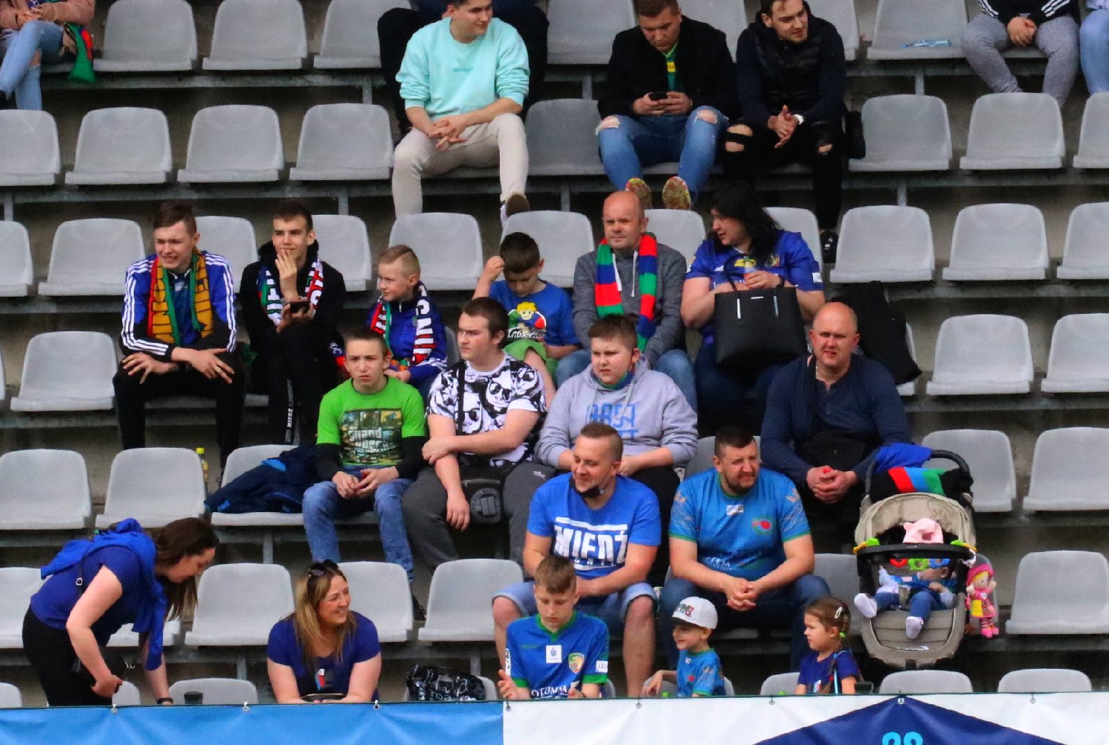 Kibice wrócili na trybuny stadionu Miedzi Legnica