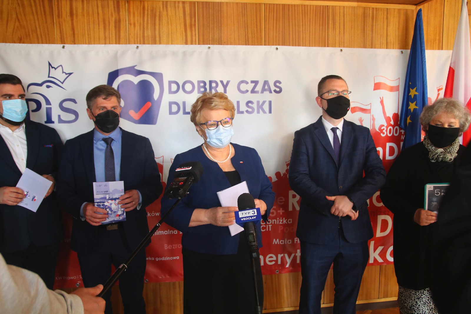 Działacze PiS-u promują  w Legnicy Polski Ład