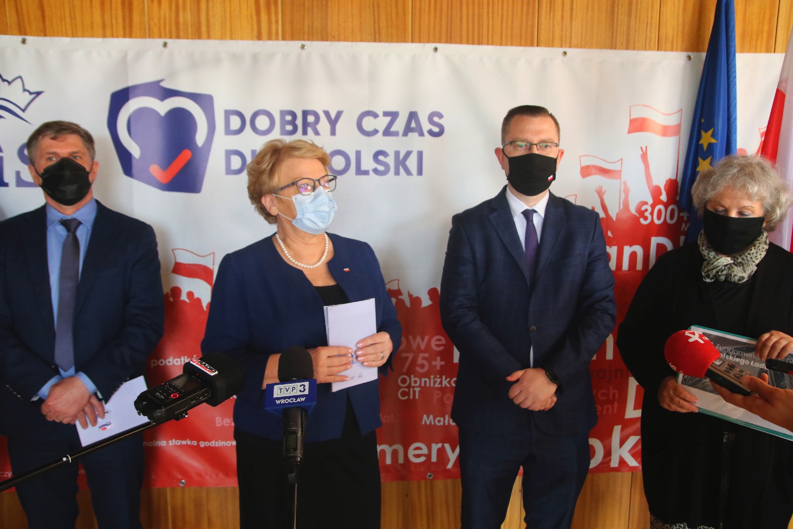 Działacze PiS-u promują  w Legnicy Polski Ład
