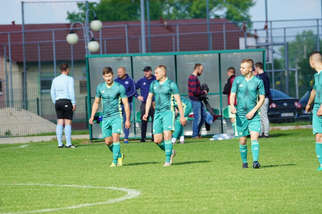 Kaczawa mimo gry w dziesiątkę  wygrywa z drużyną z Męcinki