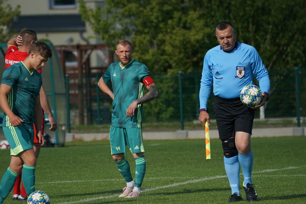 Kaczawa mimo gry w dziesiątkę  wygrywa z drużyną z Męcinki