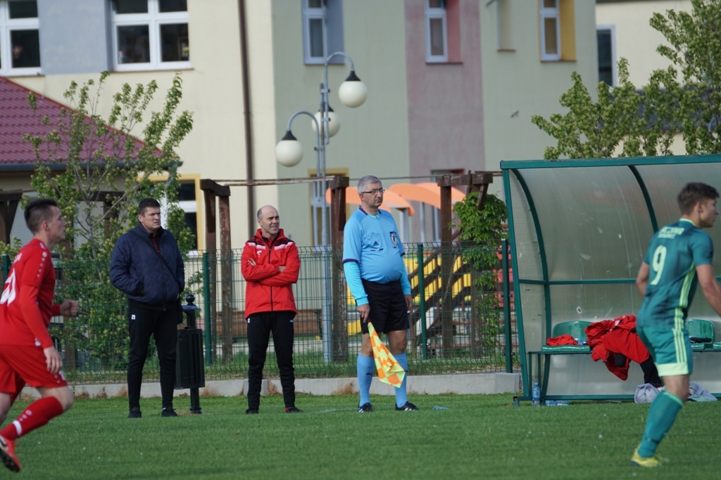 Kaczawa mimo gry w dziesiątkę  wygrywa z drużyną z Męcinki