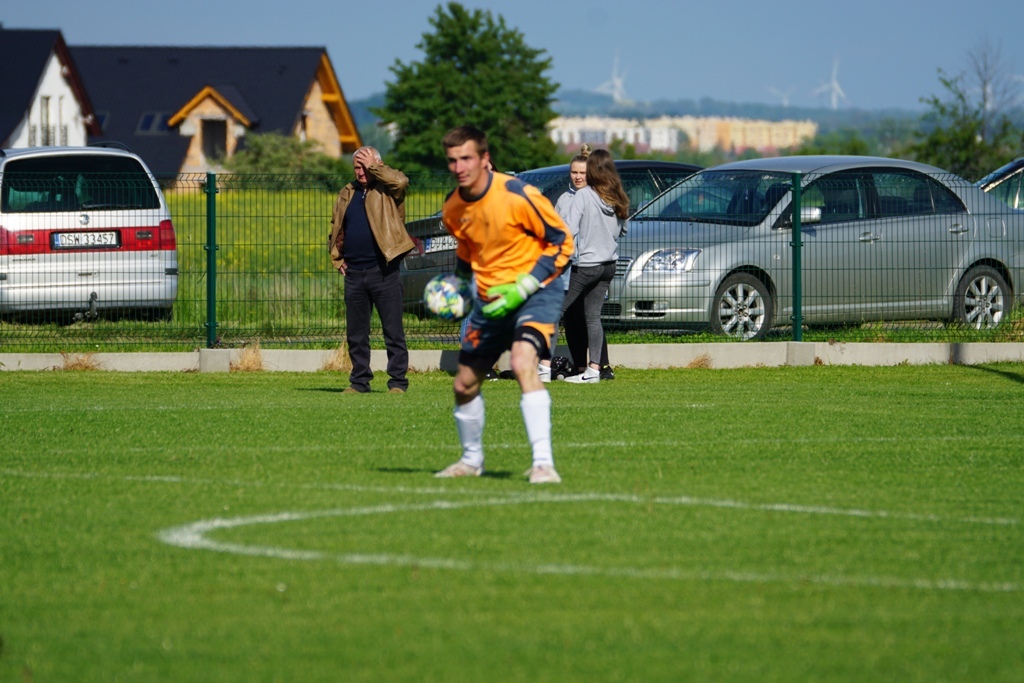 Kaczawa mimo gry w dziesiątkę  wygrywa z drużyną z Męcinki