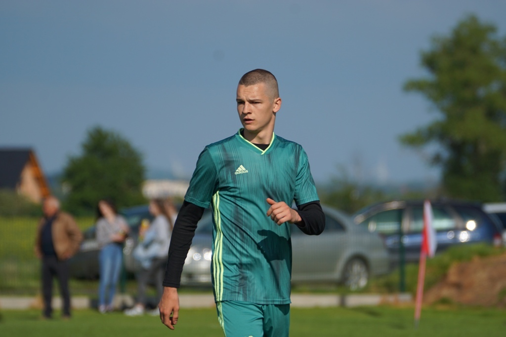 Kaczawa mimo gry w dziesiątkę  wygrywa z drużyną z Męcinki