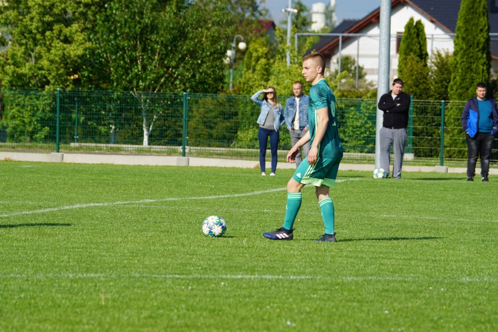 Kaczawa mimo gry w dziesiątkę  wygrywa z drużyną z Męcinki