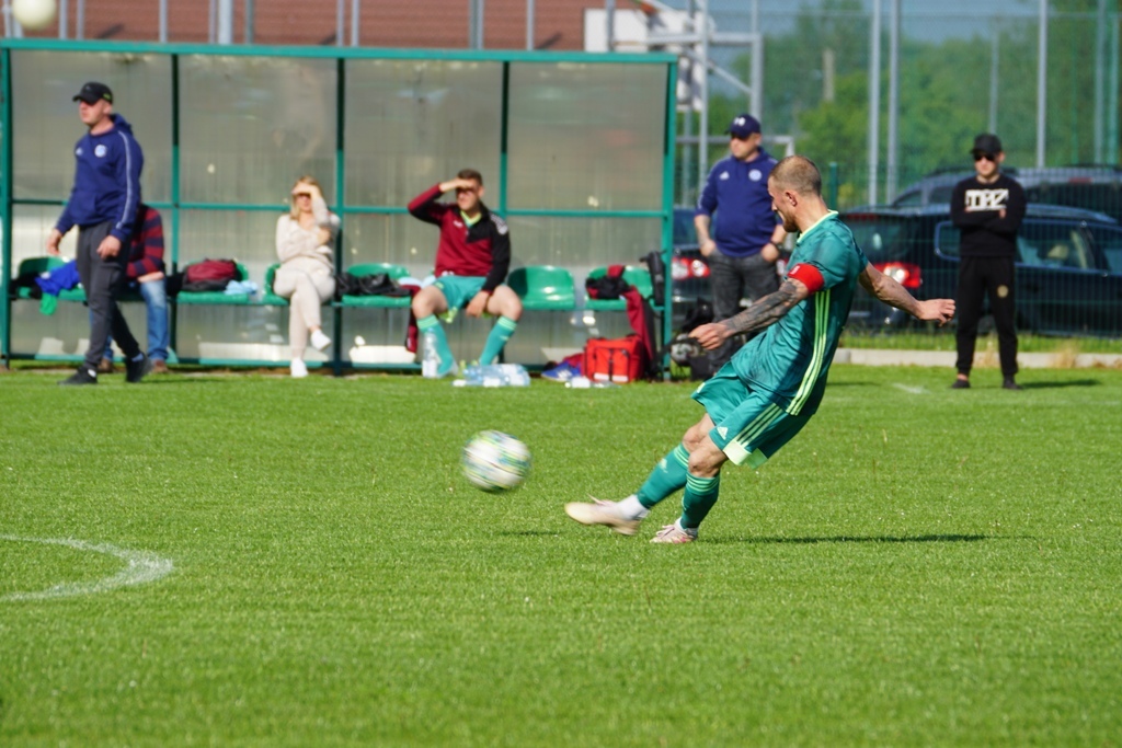 Kaczawa mimo gry w dziesiątkę  wygrywa z drużyną z Męcinki