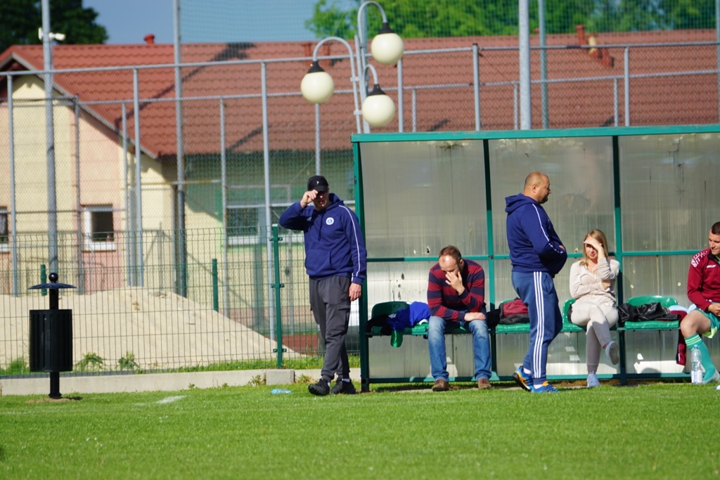 Kaczawa mimo gry w dziesiątkę  wygrywa z drużyną z Męcinki