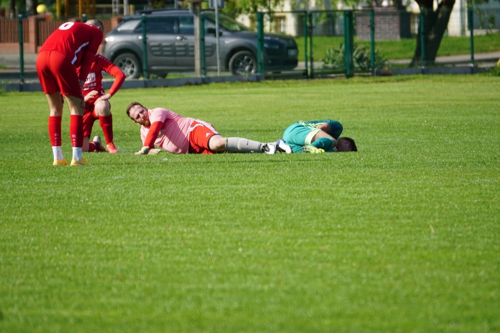 Kaczawa mimo gry w dziesiątkę  wygrywa z drużyną z Męcinki