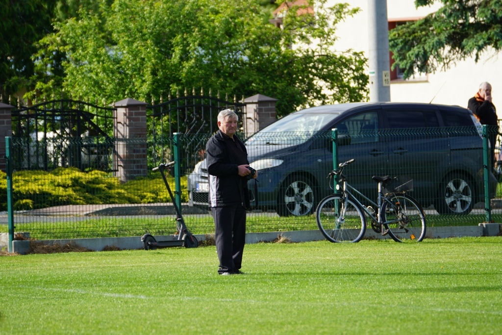Kaczawa mimo gry w dziesiątkę  wygrywa z drużyną z Męcinki