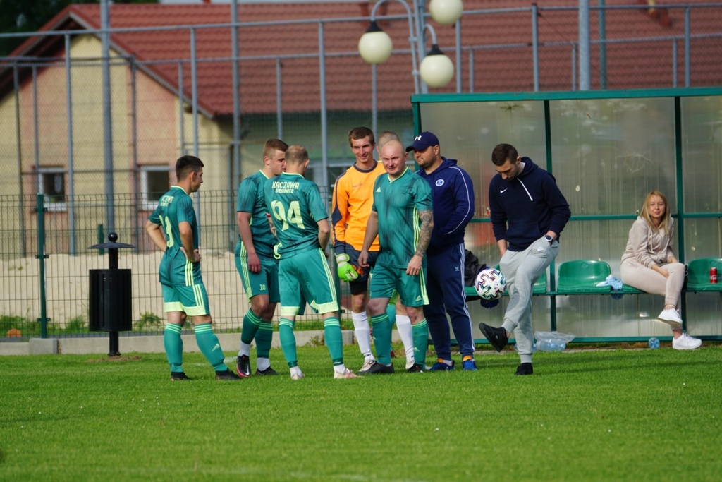 Kaczawa mimo gry w dziesiątkę  wygrywa z drużyną z Męcinki