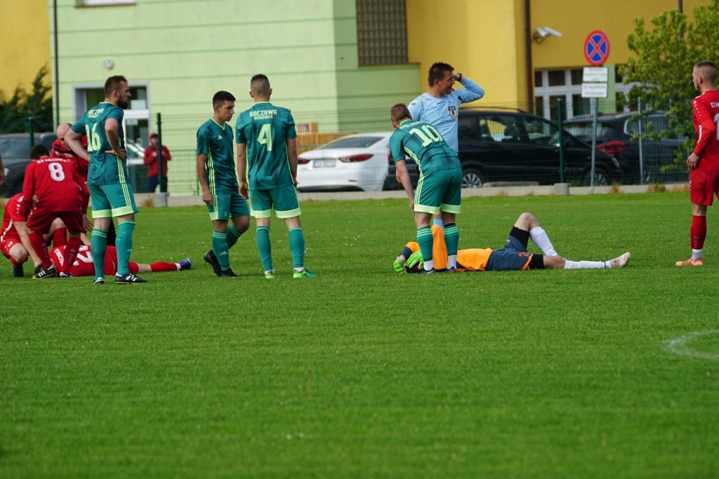 Kaczawa mimo gry w dziesiątkę  wygrywa z drużyną z Męcinki