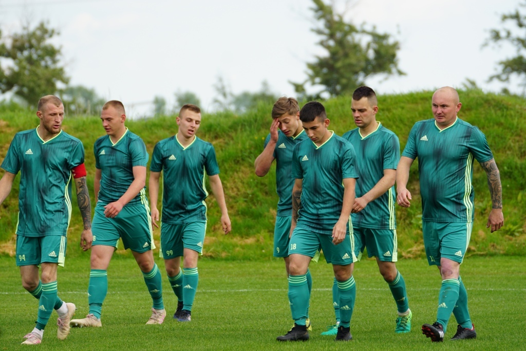 Kaczawa mimo gry w dziesiątkę  wygrywa z drużyną z Męcinki