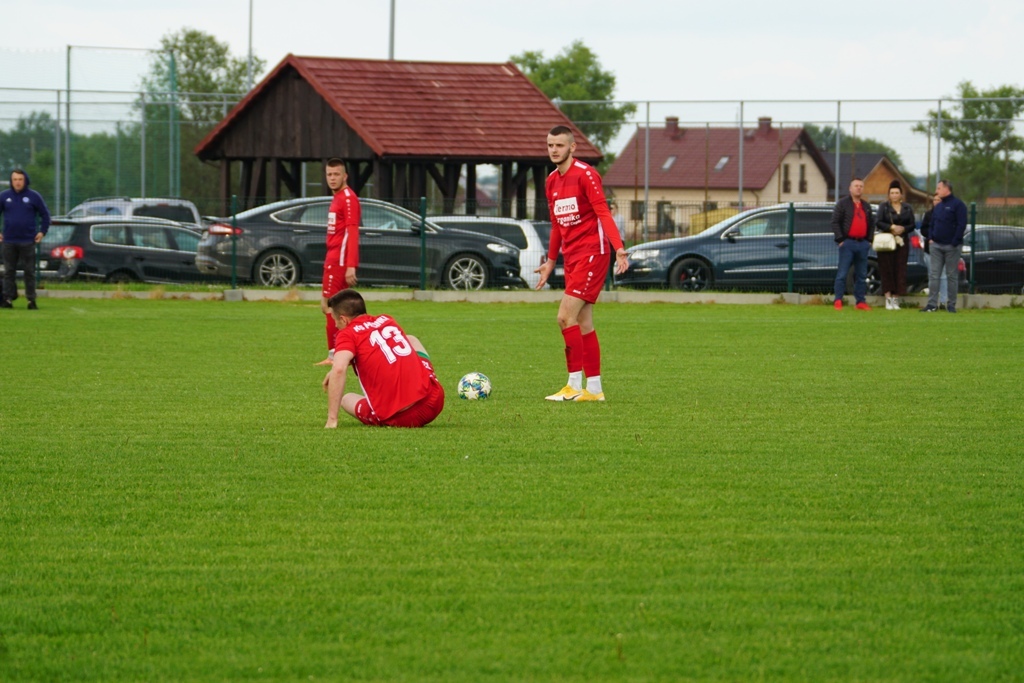 Kaczawa mimo gry w dziesiątkę  wygrywa z drużyną z Męcinki