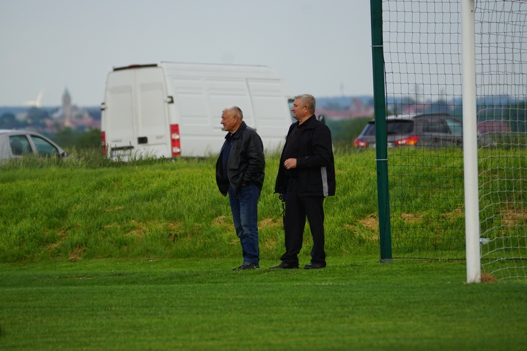 Kaczawa mimo gry w dziesiątkę  wygrywa z drużyną z Męcinki