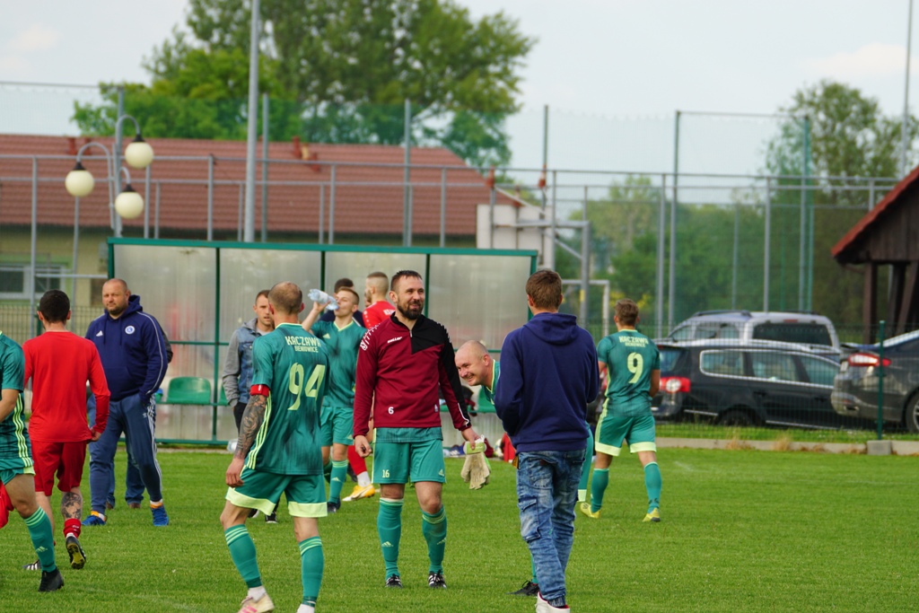 Kaczawa mimo gry w dziesiątkę  wygrywa z drużyną z Męcinki