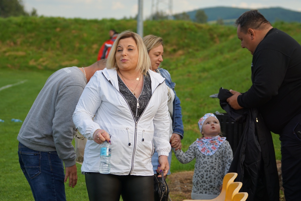 Kaczawa mimo gry w dziesiątkę  wygrywa z drużyną z Męcinki