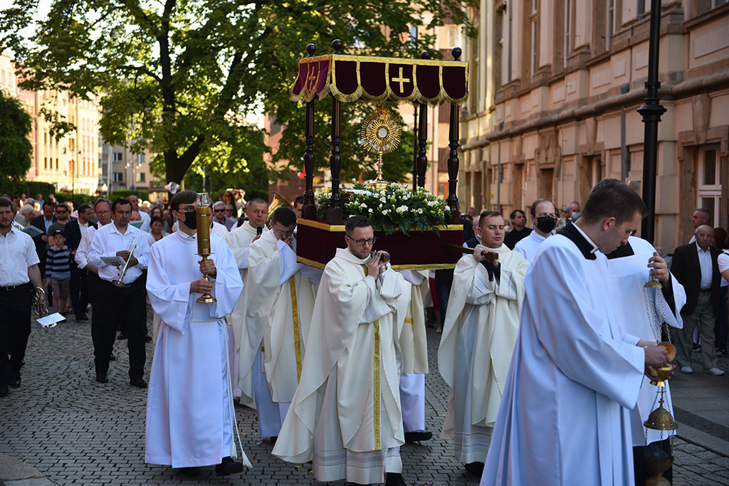 Procesja Eucharystyczna z katedry do Sanktuarium św. Jacka