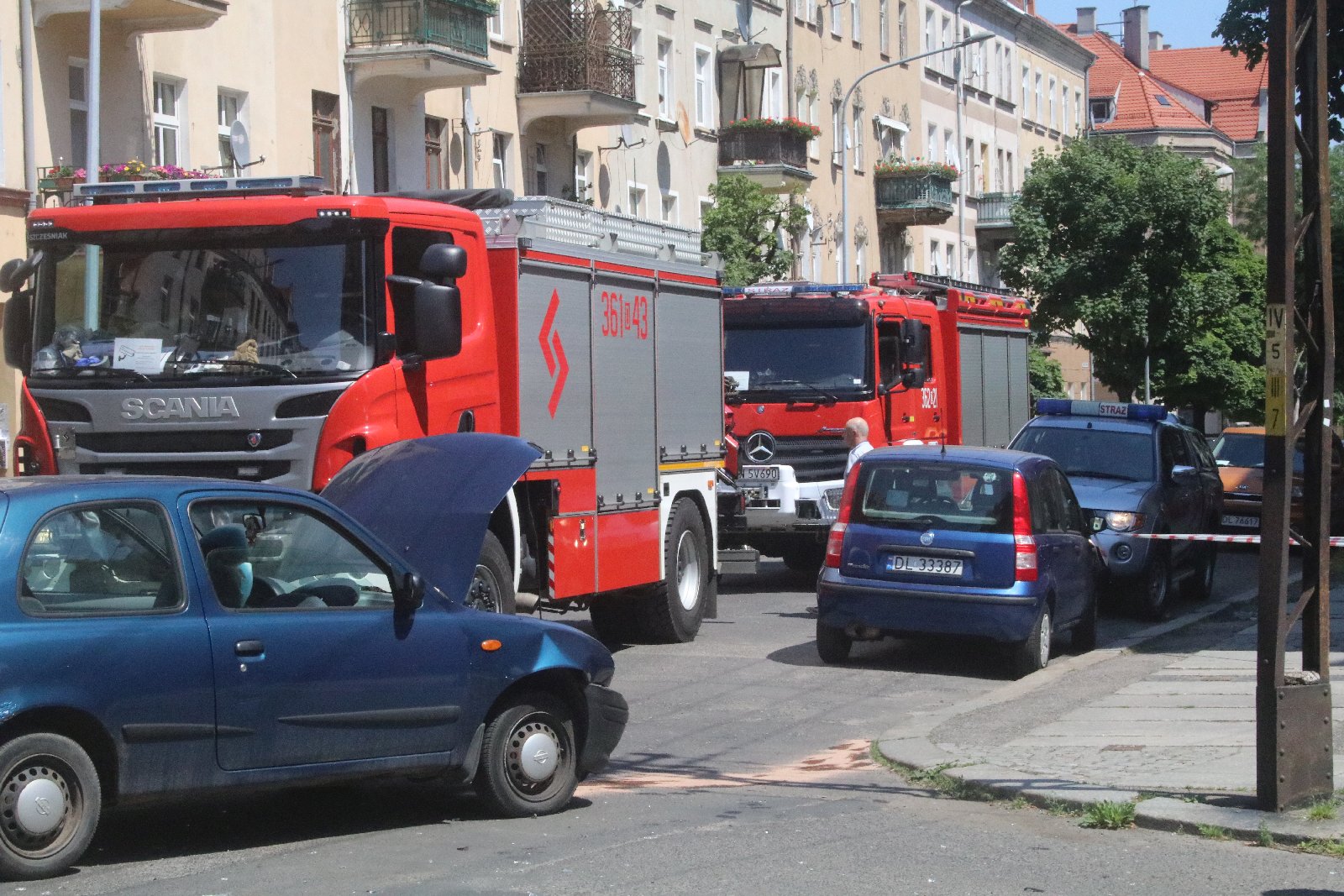 Dachowanie na skrzyżowaniu Żwirki i Wigury i św. Wojciecha
