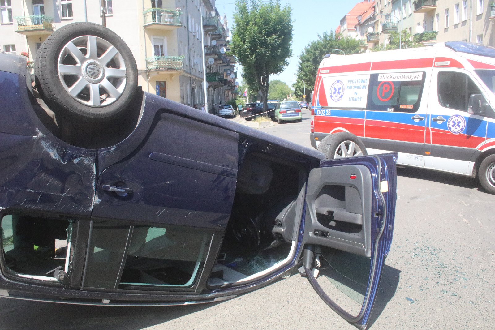 Dachowanie na skrzyżowaniu Żwirki i Wigury i św. Wojciecha