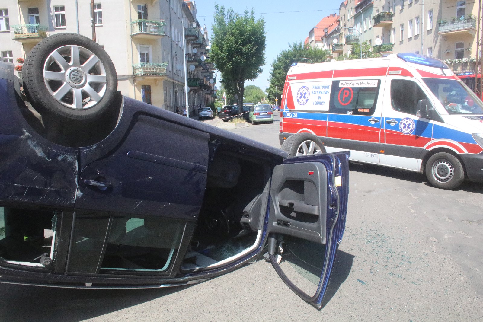 Dachowanie na skrzyżowaniu Żwirki i Wigury i św. Wojciecha