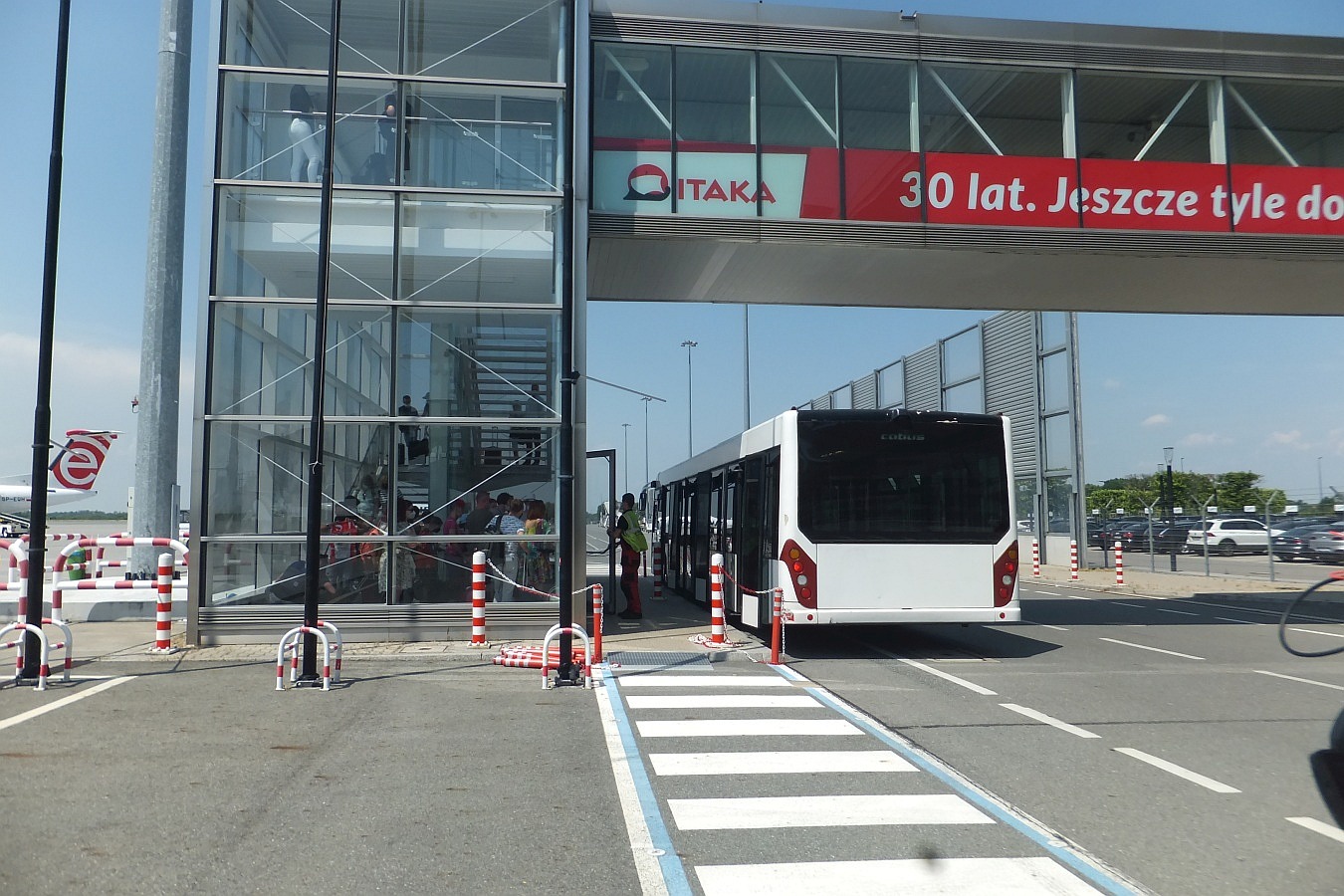 Z wrocławskiego lotniska na każdy kontynent. Są nowe połączenia