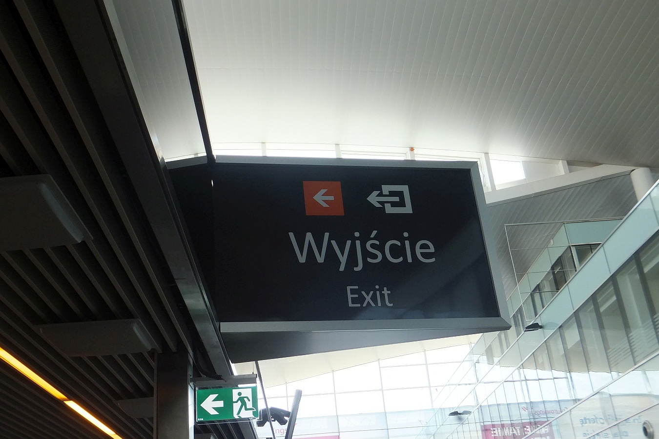 Z wrocławskiego lotniska na każdy kontynent. Są nowe połączenia
