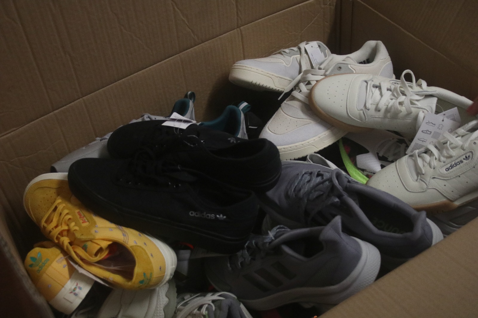 Markowe sportowe buty trafiły do pracowników szpitala