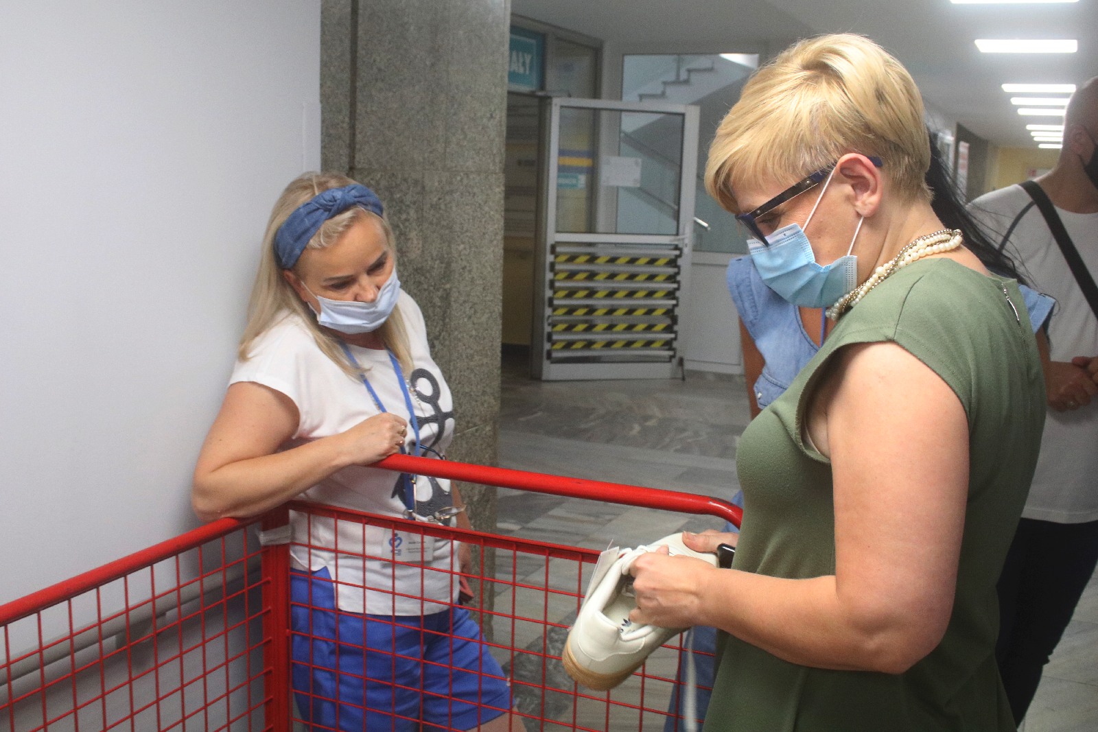 Markowe sportowe buty trafiły do pracowników szpitala