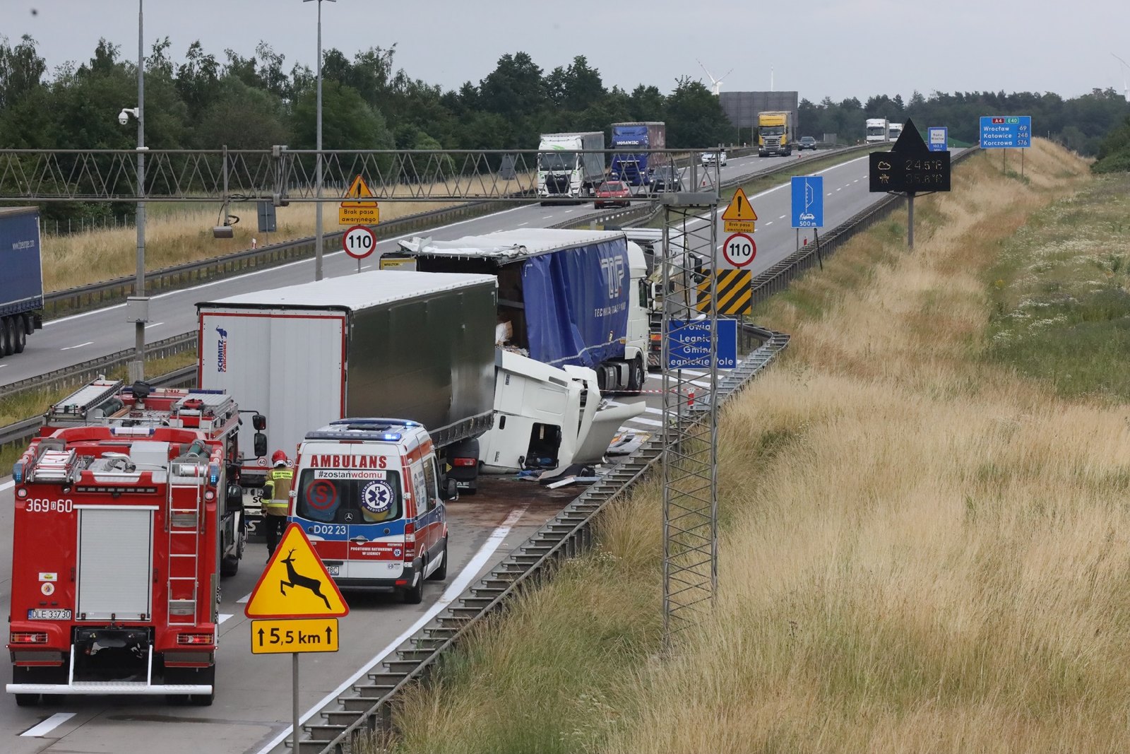 Zderzenie trzech ciężarówek na autostradzie A4