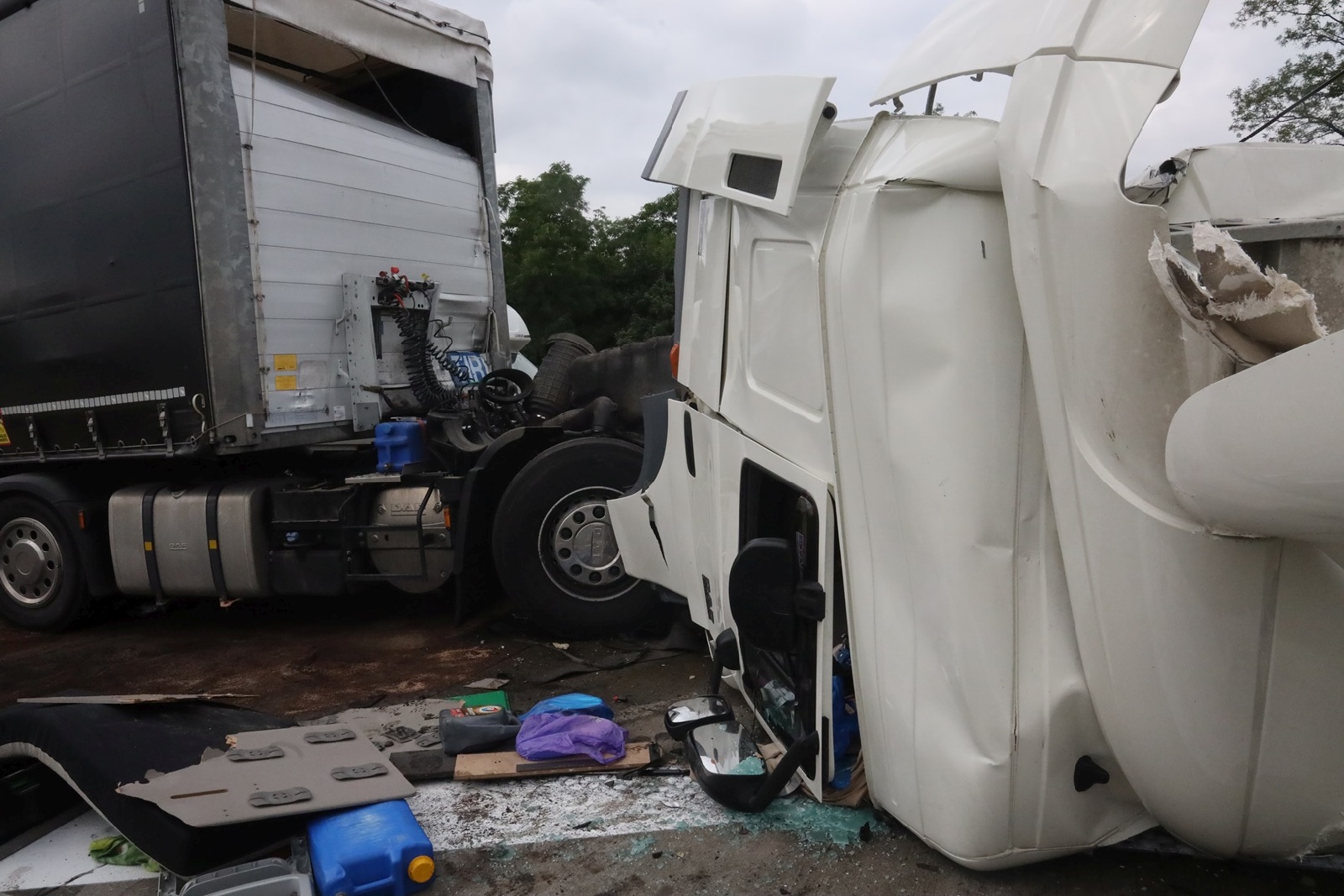 Zderzenie trzech ciężarówek na autostradzie A4