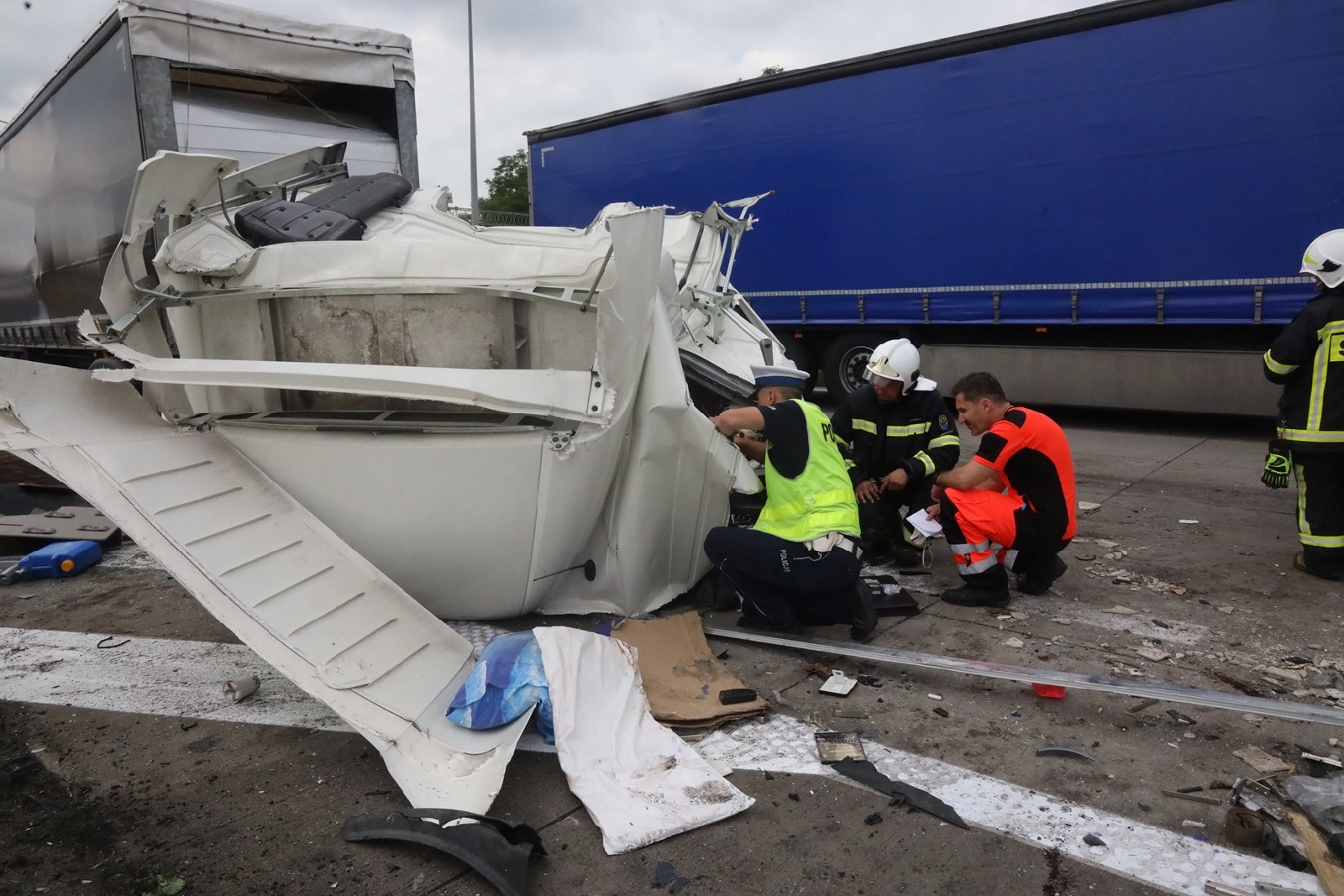 Zderzenie trzech ciężarówek na autostradzie A4