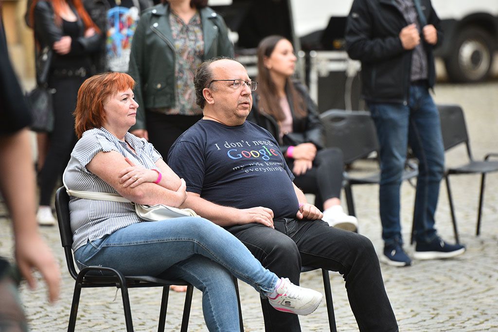 Nikola Warda z zespołem wystąpiła na dziedzińcu Akademii