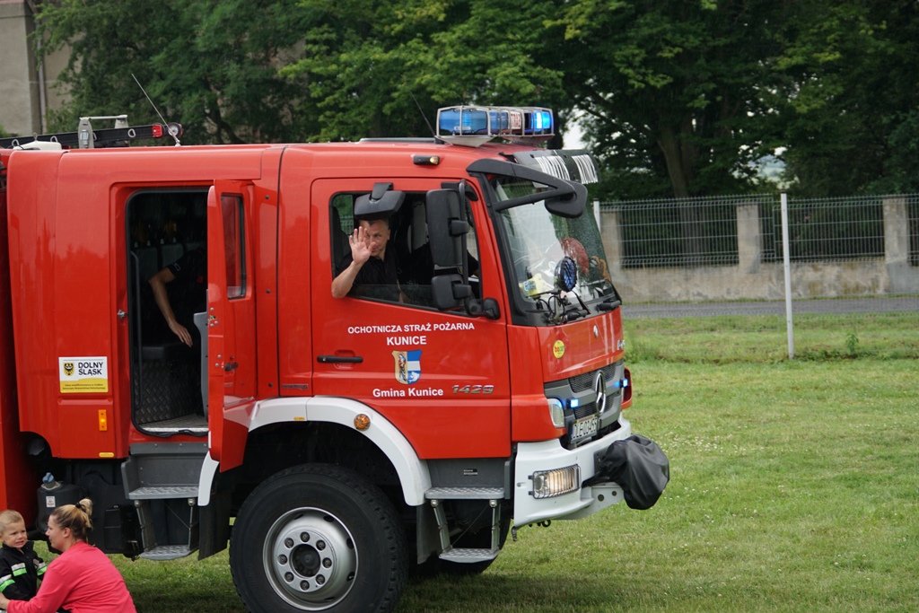 Mieszkańcy Rosochatej jak co roku festynem rozpoczęli wakacje