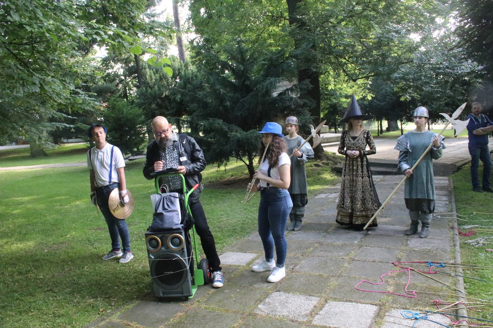 Całe rodziny wzięły udział w spacerze śladami Satyrykonu