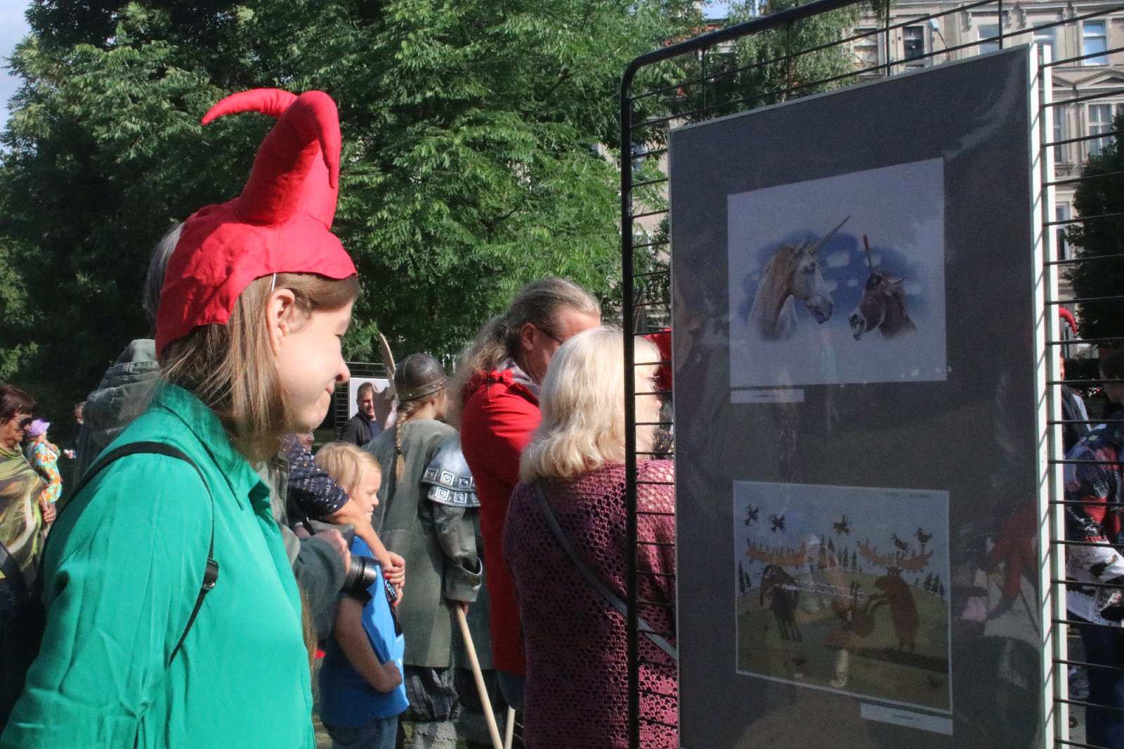 Całe rodziny wzięły udział w spacerze śladami Satyrykonu